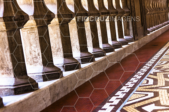 Detalhe de varanda do Castelo Mourisco