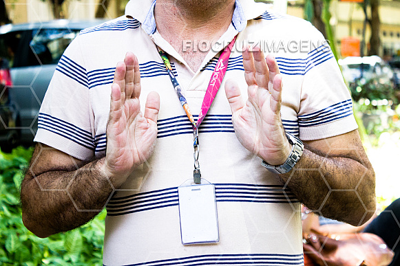 Libras (Língua Brasileira de Sinais)