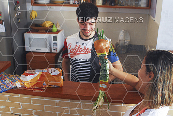 Amigos na cozinha.