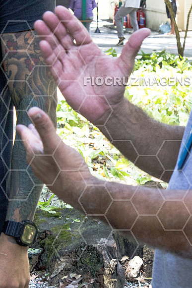 Libras (Língua Brasileira de Sinais)