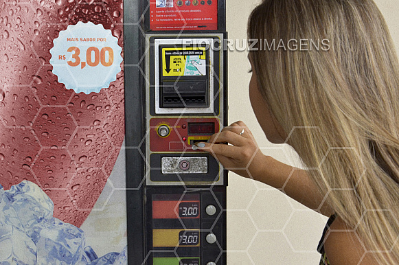 Máquina automática de refrigerante.